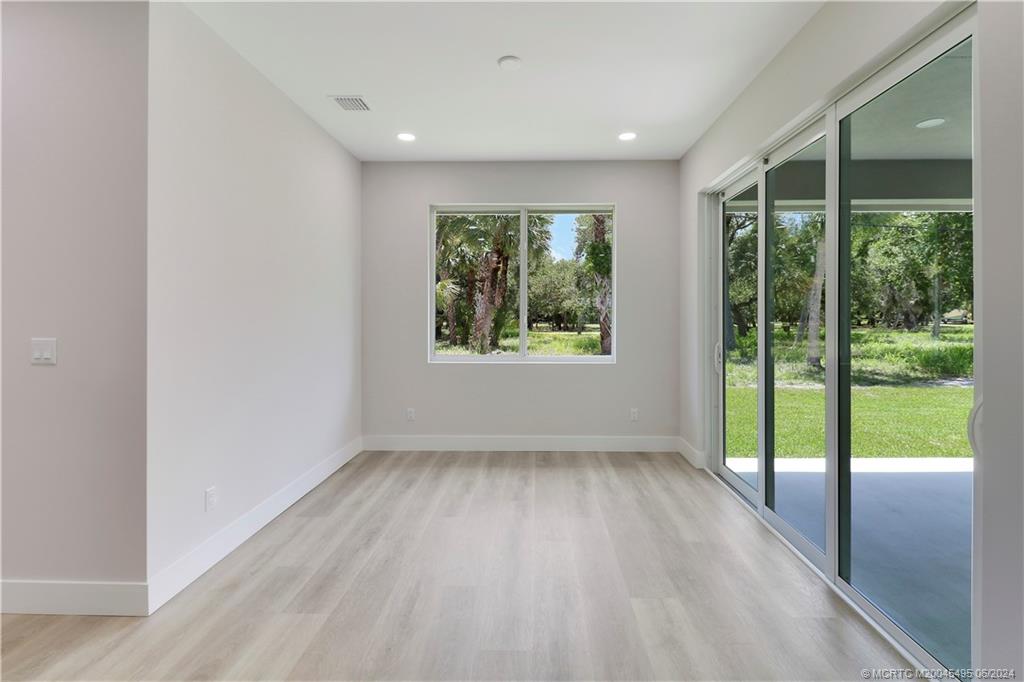 1133 NE Orange Avenue