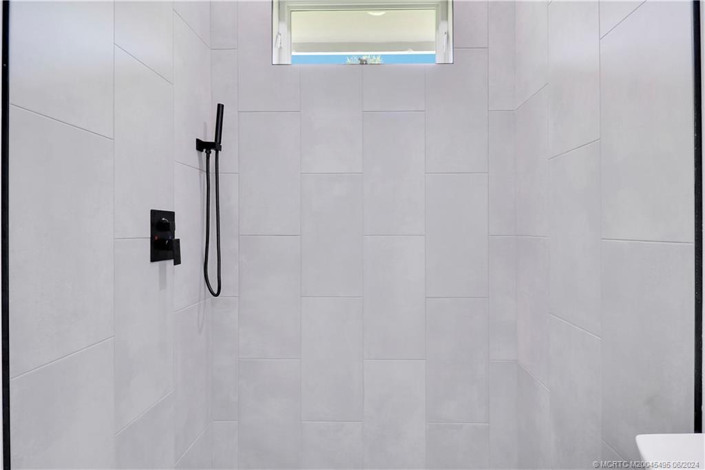 1133 NE Orange Avenue