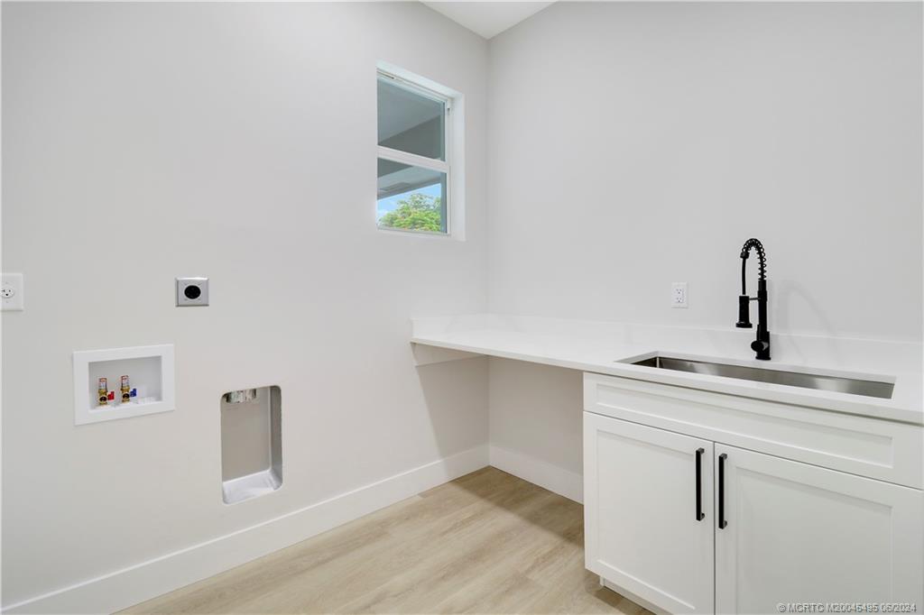 1133 NE Orange Avenue