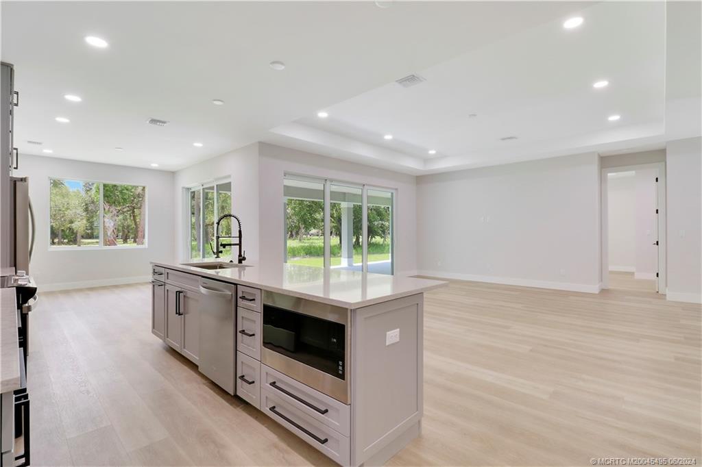 1133 NE Orange Avenue