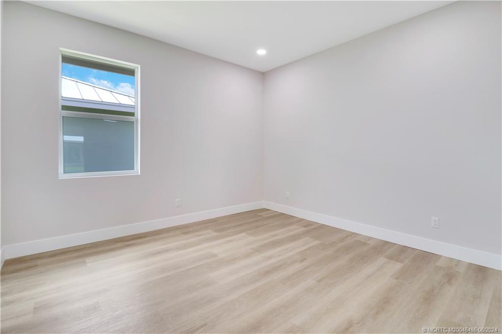 1133 NE Orange Avenue