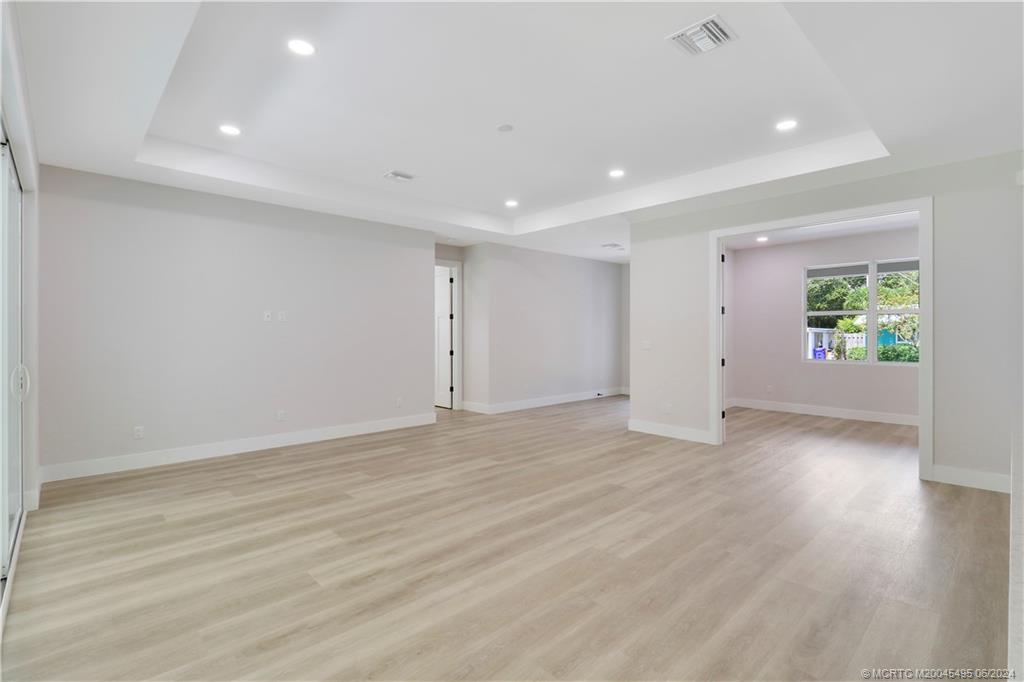 1133 NE Orange Avenue