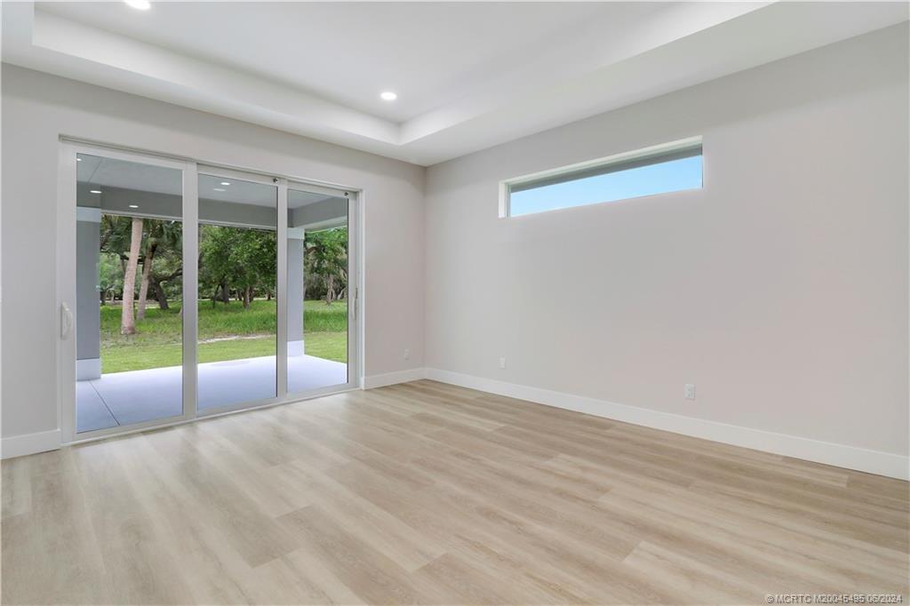 1133 NE Orange Avenue