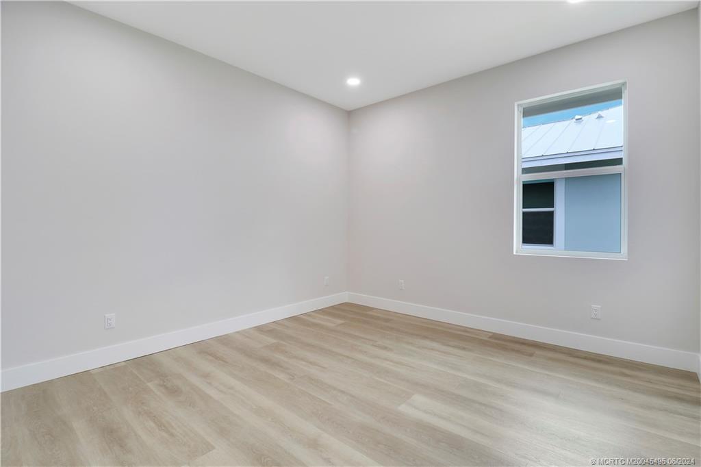 1133 NE Orange Avenue