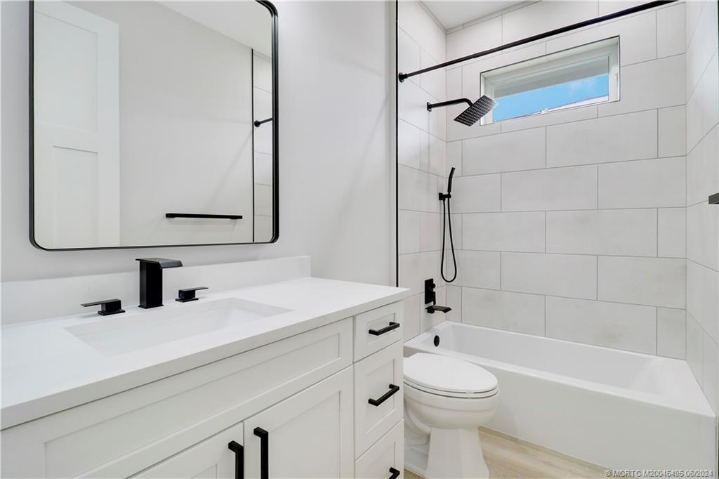 1133 NE Orange Avenue