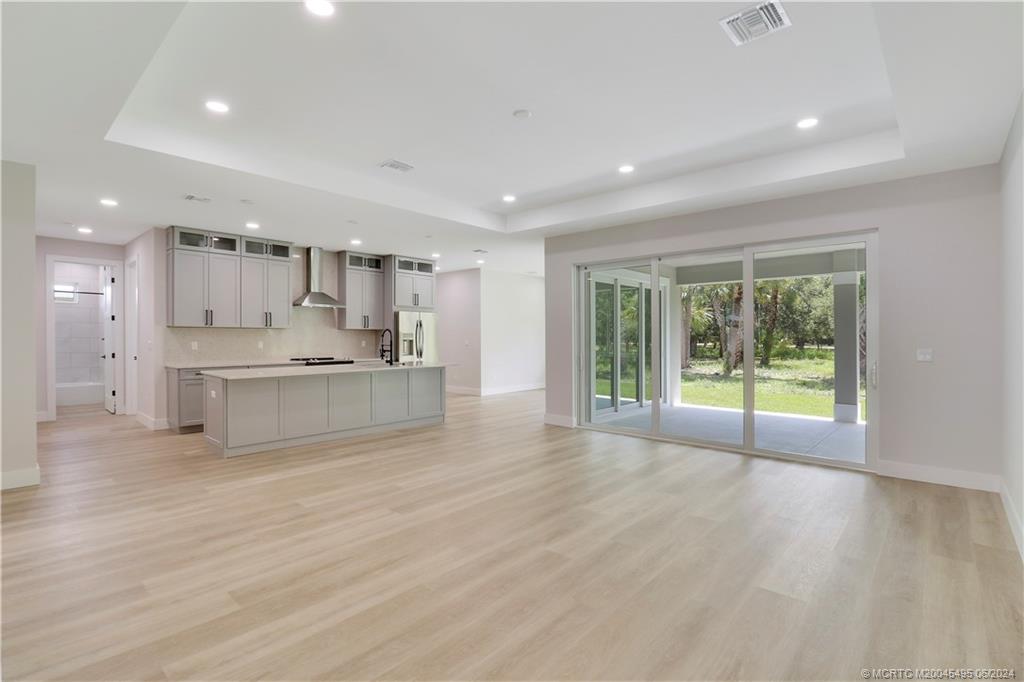 1133 NE Orange Avenue