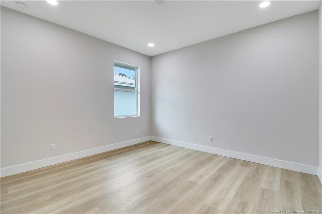 1133 NE Orange Avenue