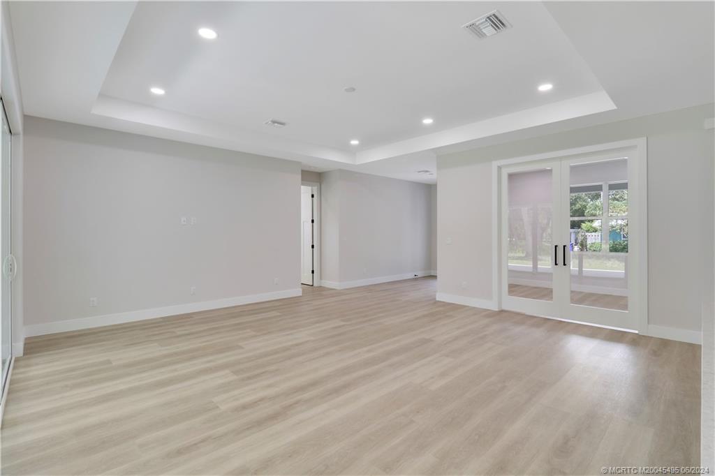 1133 NE Orange Avenue