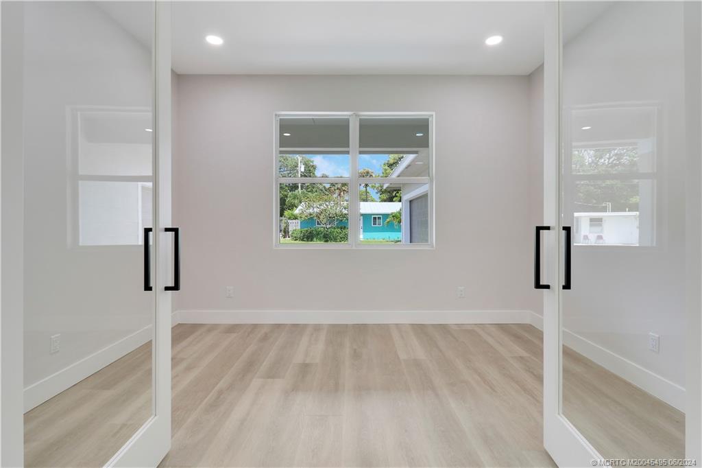 1133 NE Orange Avenue