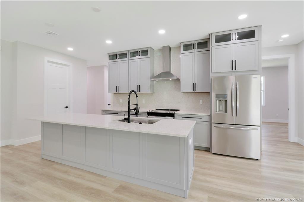 1133 NE Orange Avenue