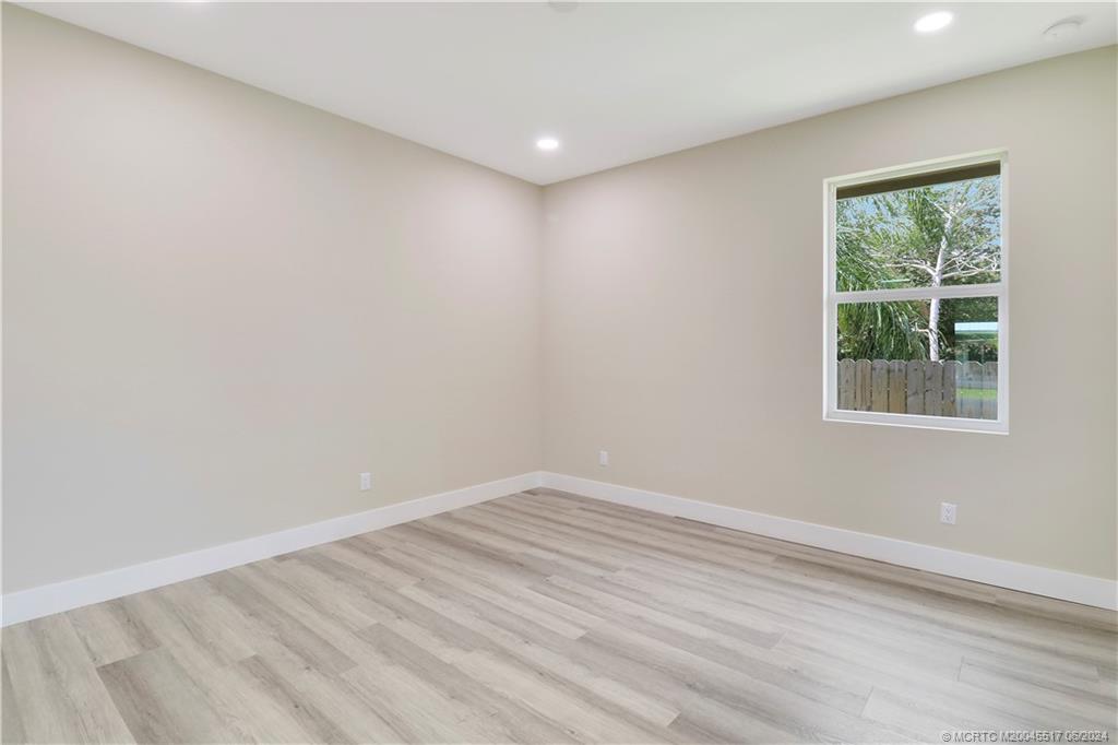 1113 NE Orange Avenue