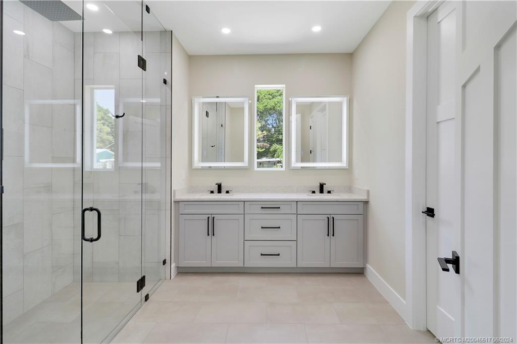 1113 NE Orange Avenue