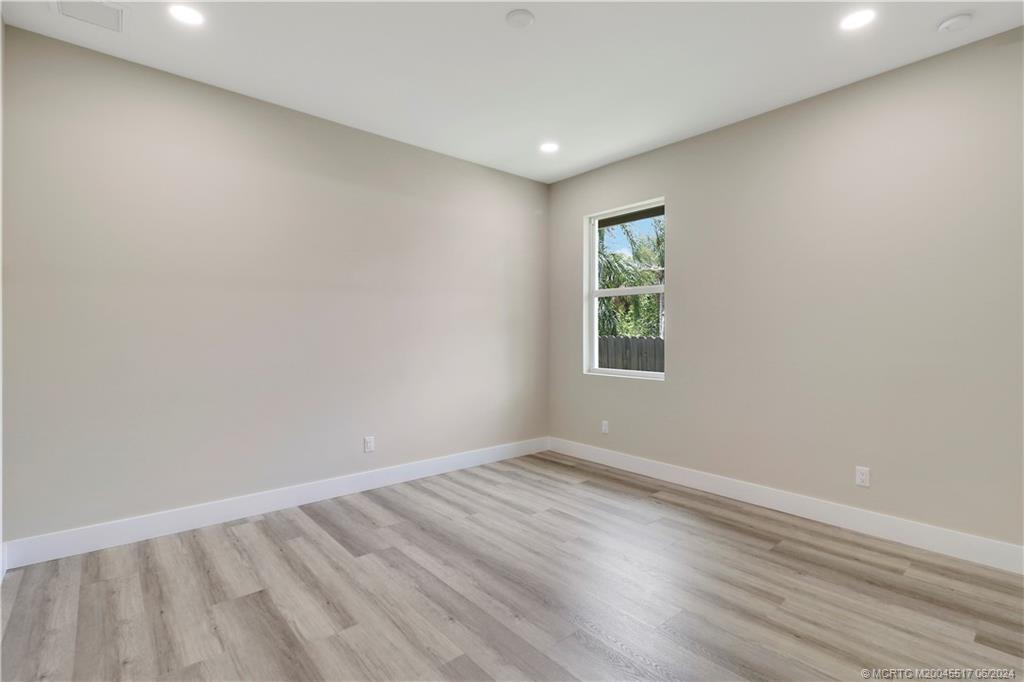 1113 NE Orange Avenue