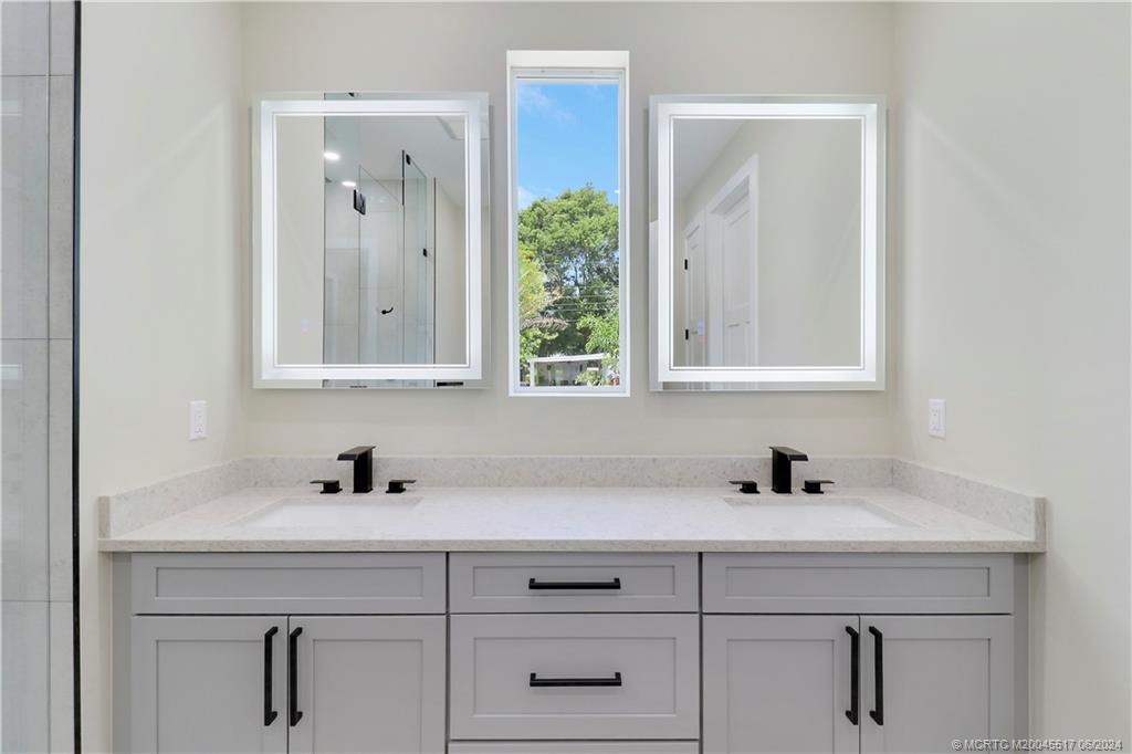 1113 NE Orange Avenue