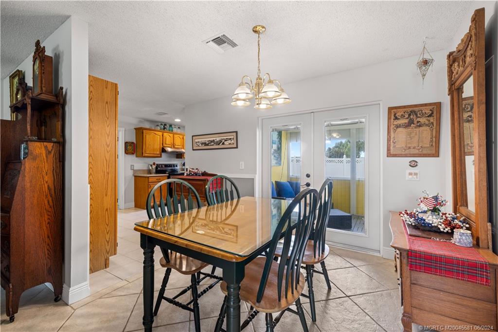 952 SW 37th Terrace