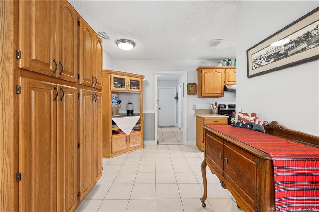 952 SW 37th Terrace