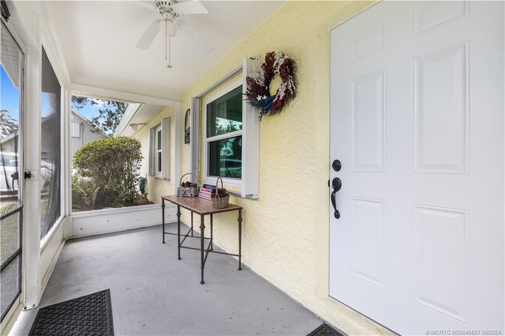 952 SW 37th Terrace