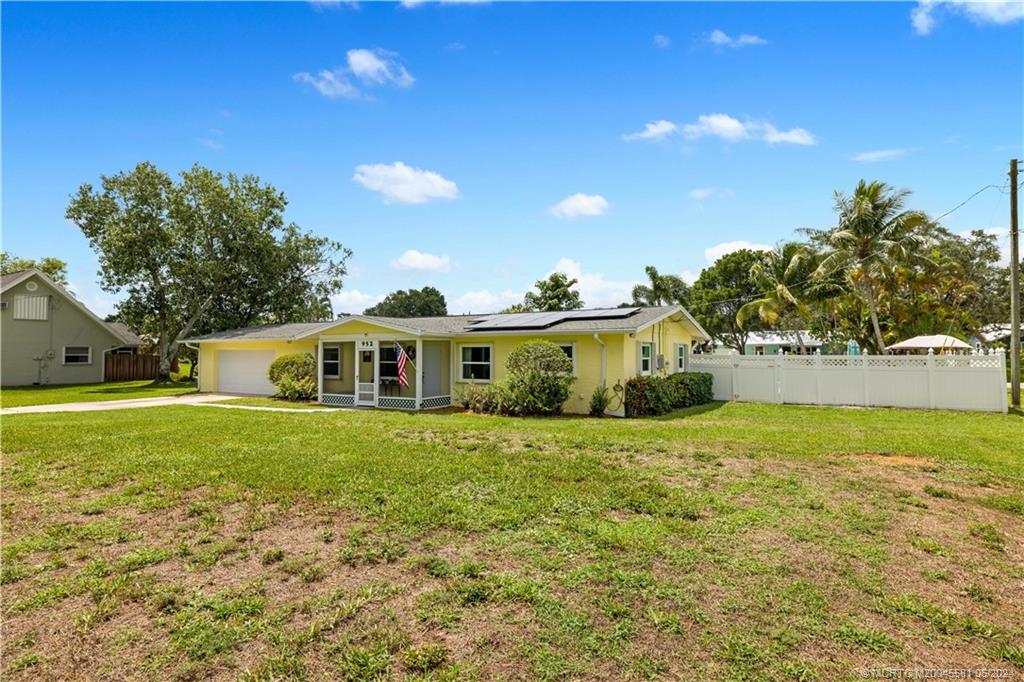 952 SW 37th Terrace