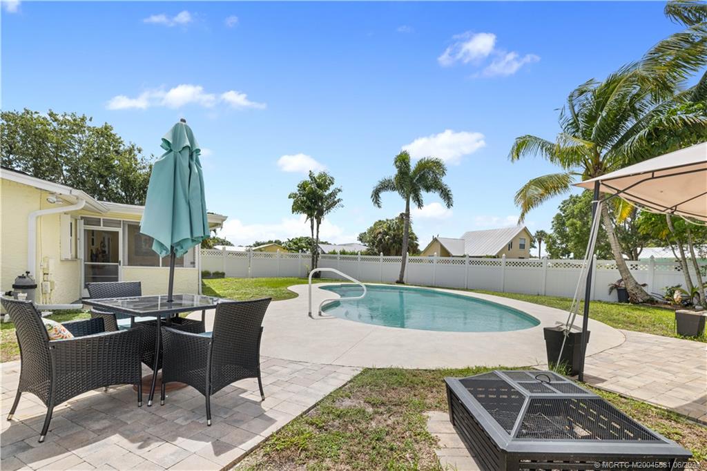 952 SW 37th Terrace