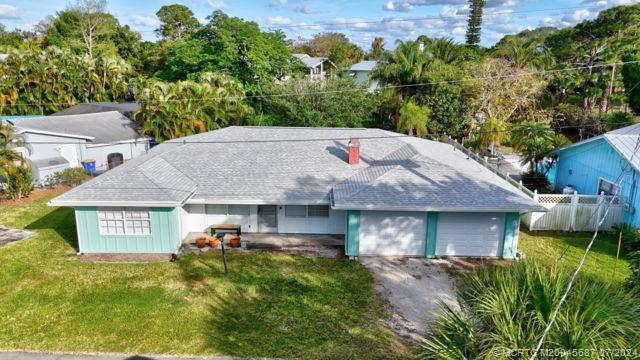 3152 SW Lake Terrace