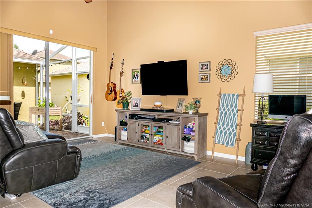 2367 SE Ruskin Drive