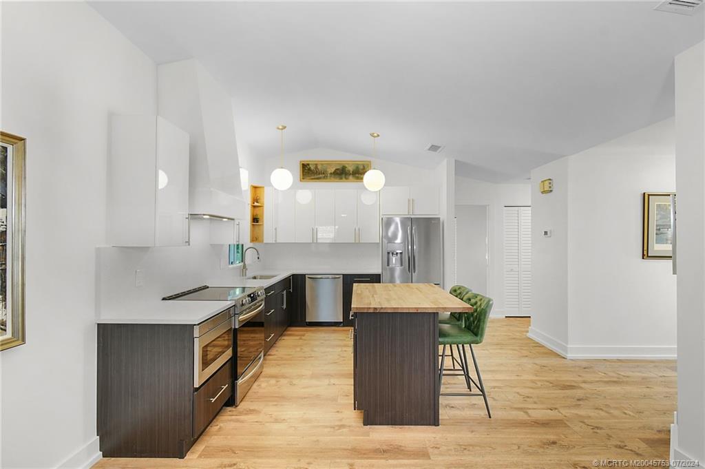 4142 SE Peppertree Street