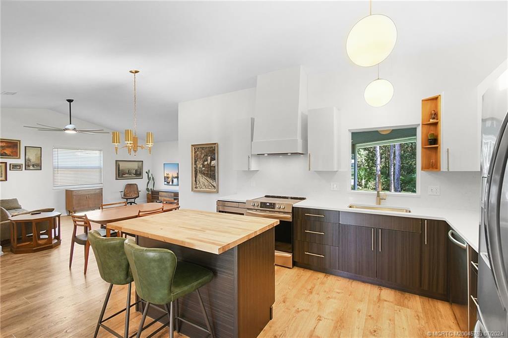 4142 SE Peppertree Street