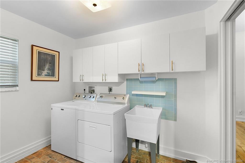 4142 SE Peppertree Street