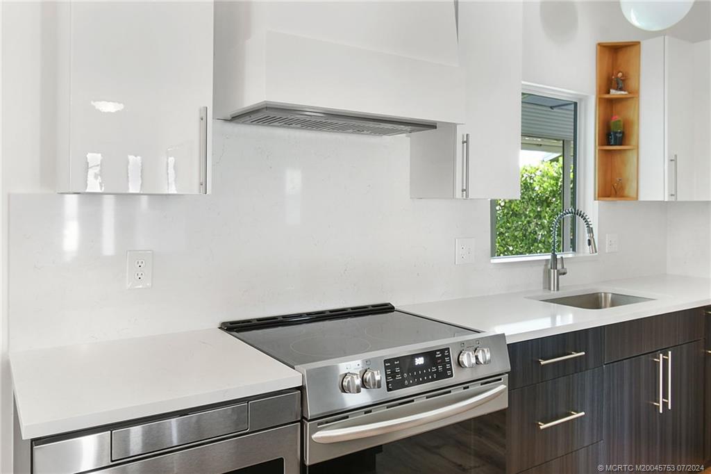 4142 SE Peppertree Street