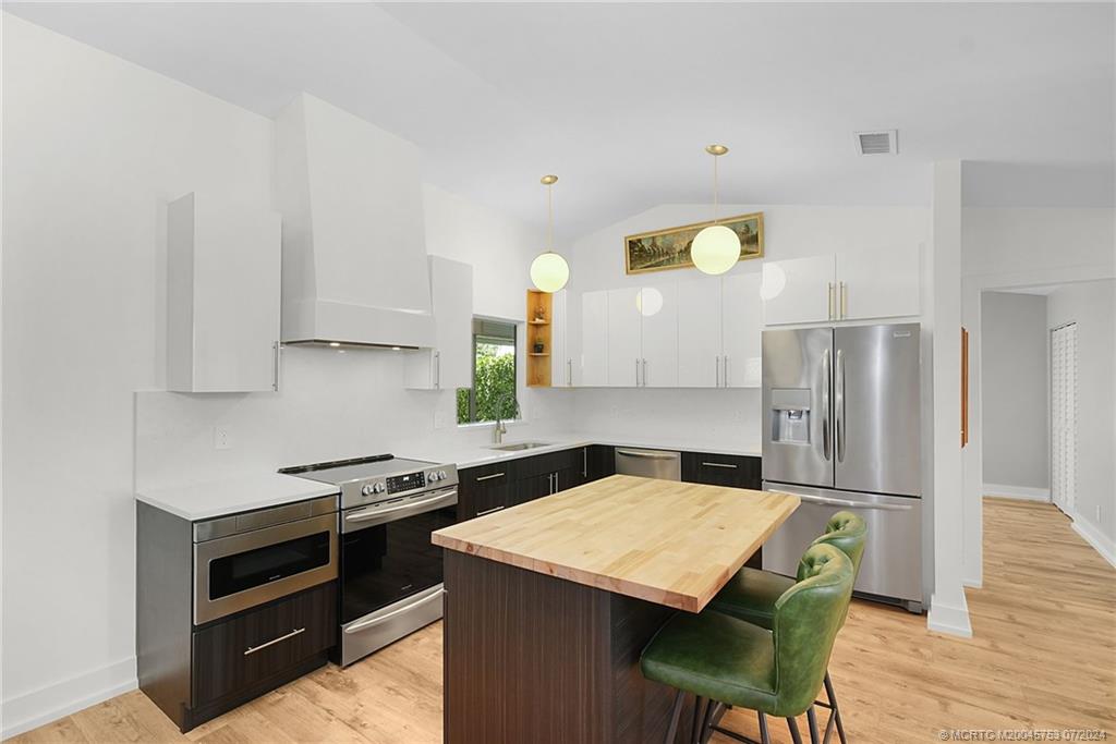 4142 SE Peppertree Street