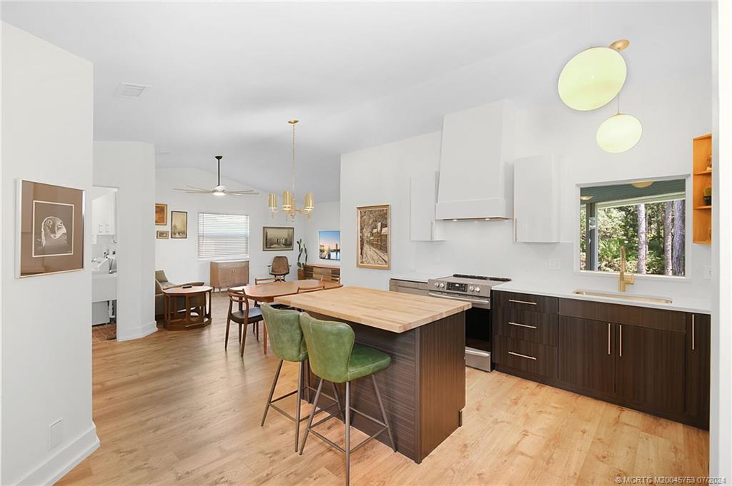 4142 SE Peppertree Street