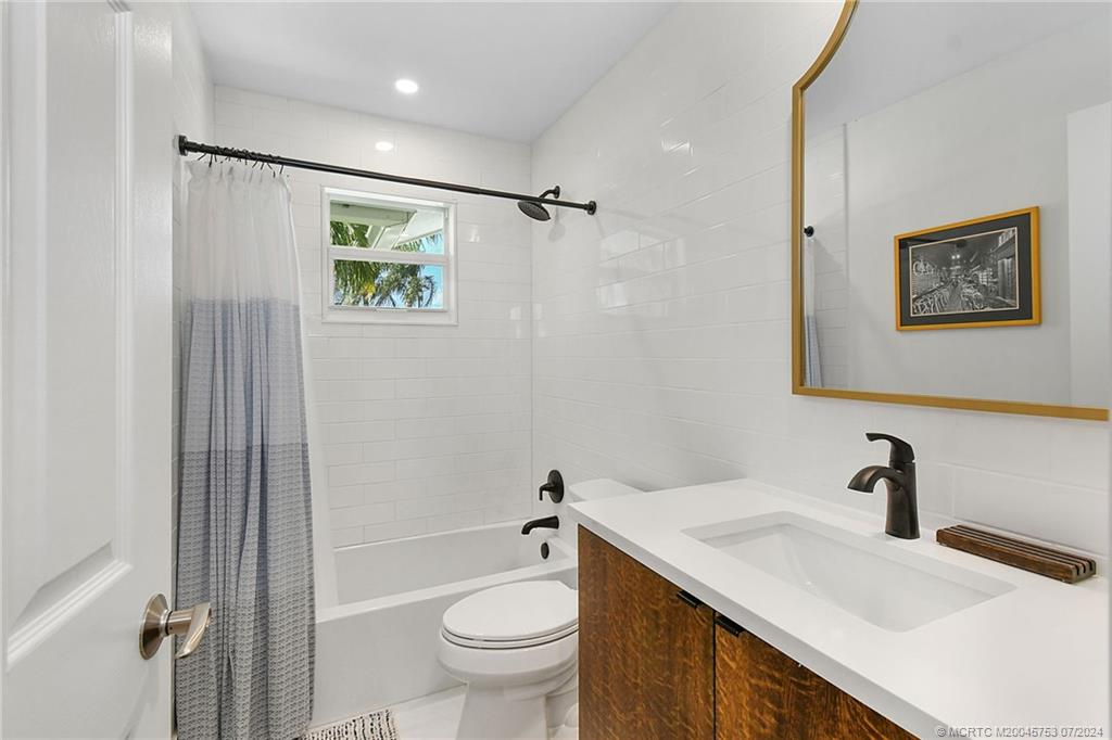 4142 SE Peppertree Street