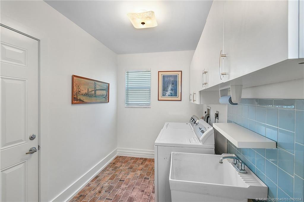 4142 SE Peppertree Street