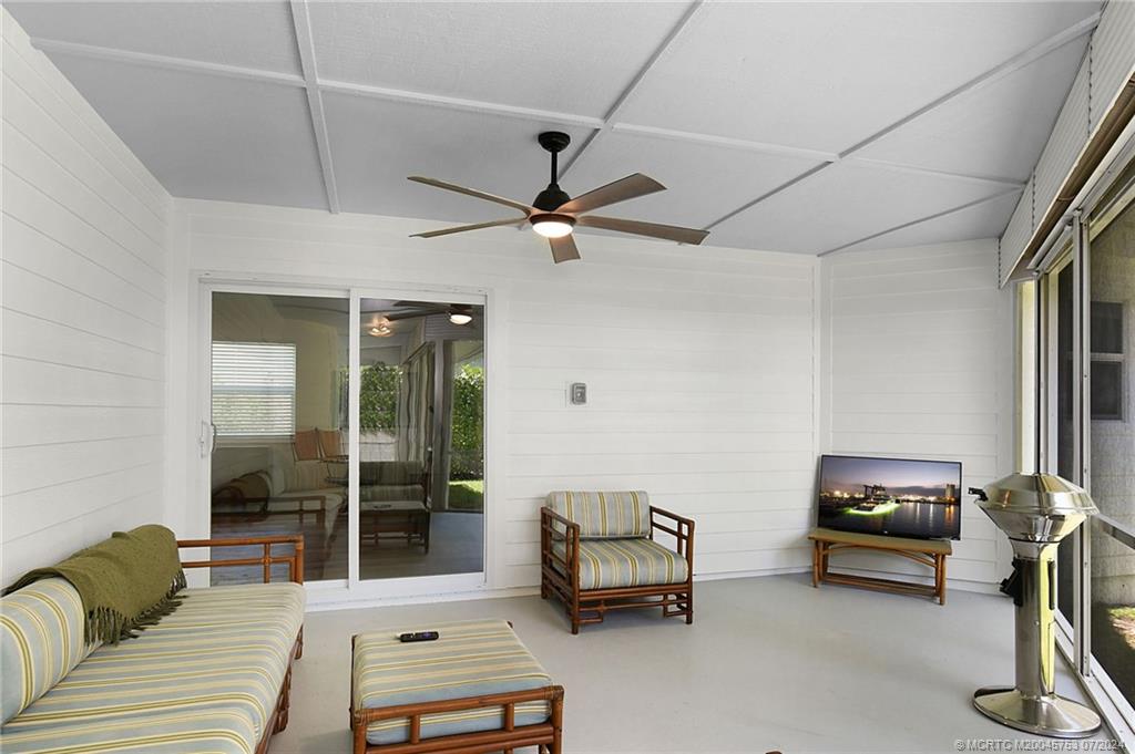 4142 SE Peppertree Street