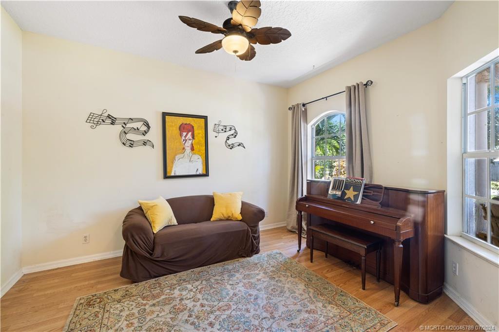 2409 SE Rival Avenue