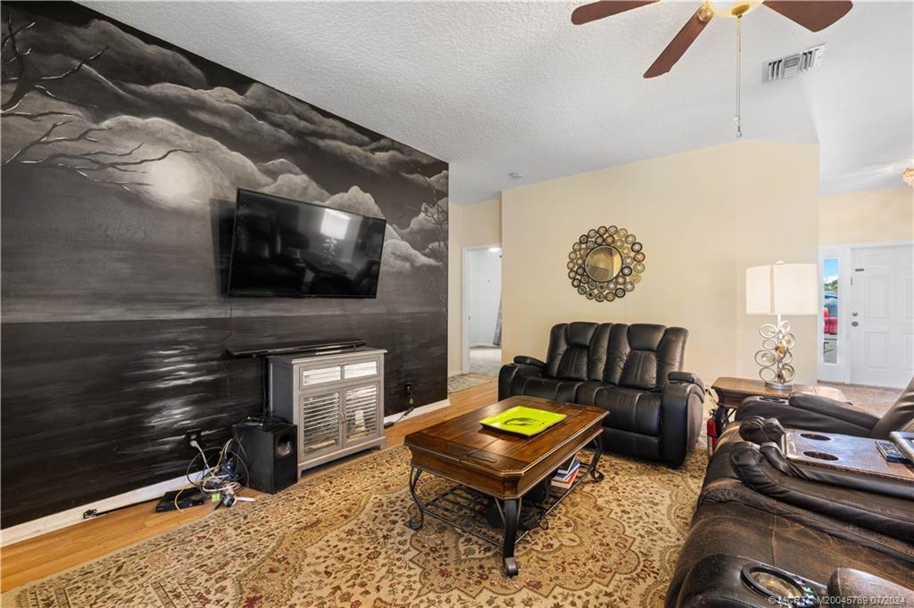 2409 SE Rival Avenue