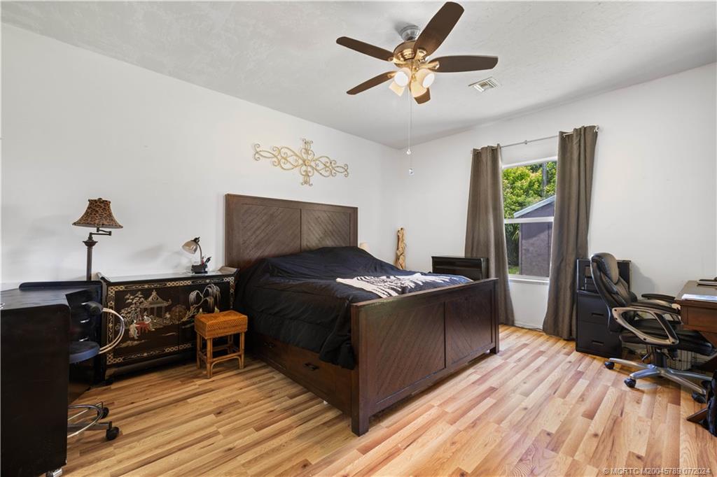 2409 SE Rival Avenue