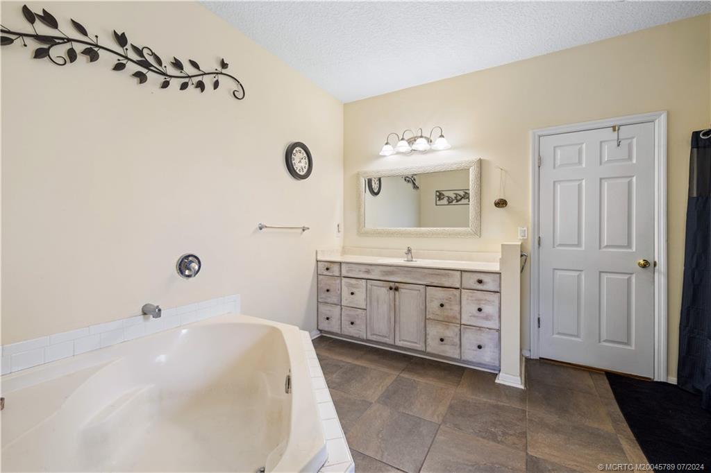 2409 SE Rival Avenue