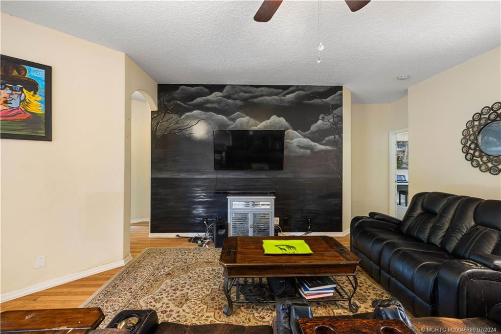 2409 SE Rival Avenue