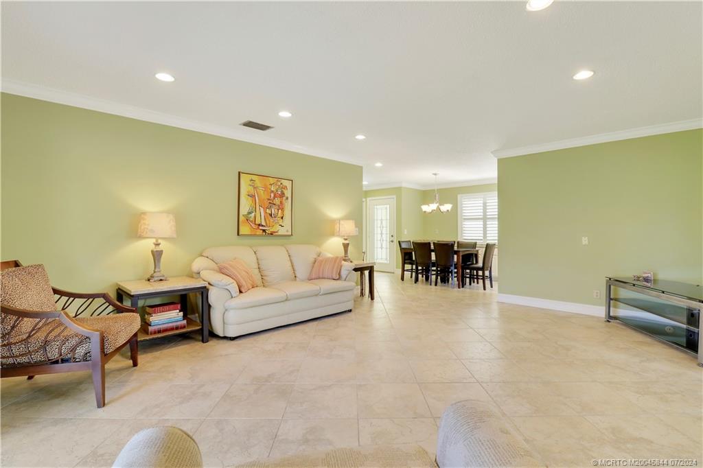 5269 SE Sea Island Way