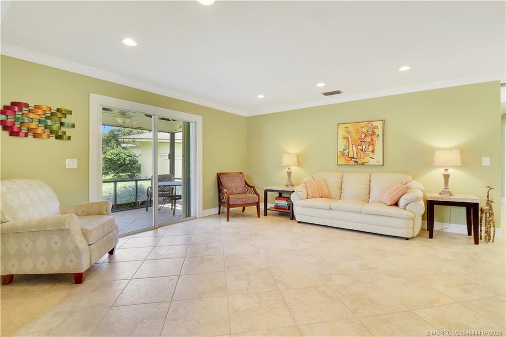 5269 SE Sea Island Way