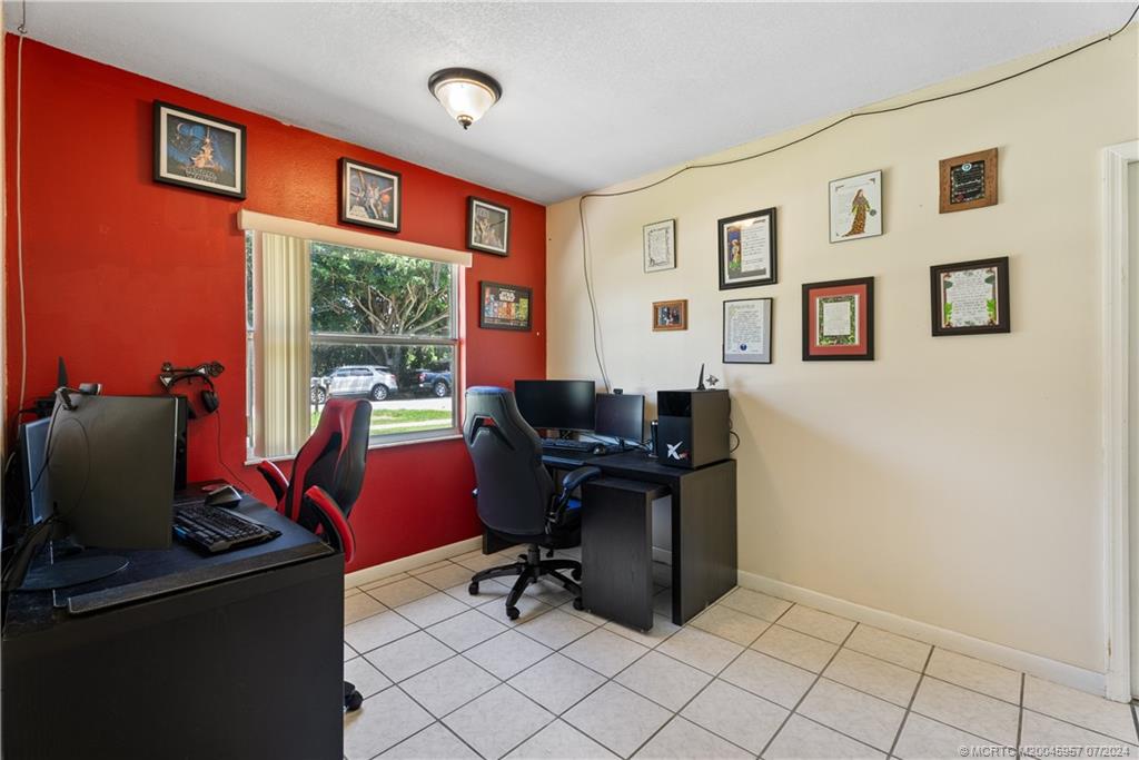 1096 SW All American Blvd