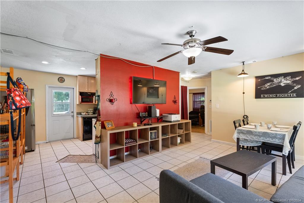 1096 SW All American Blvd