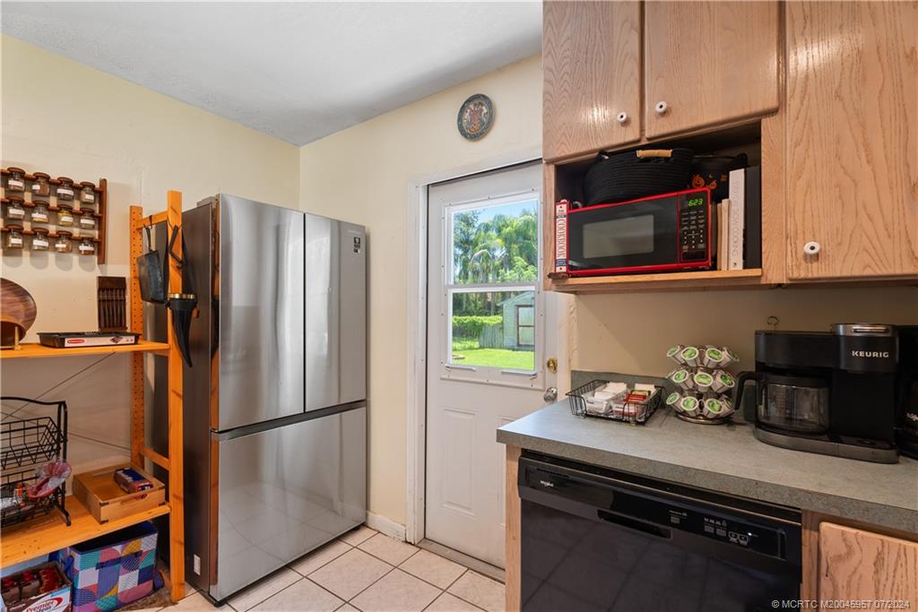 1096 SW All American Blvd