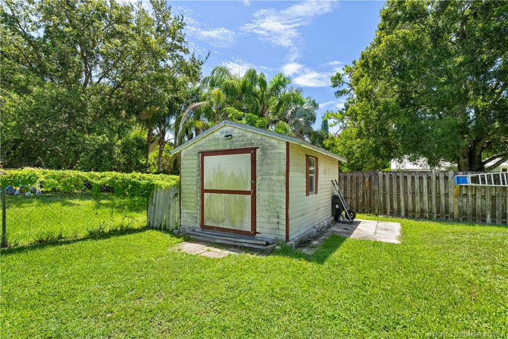 1096 SW All American Blvd