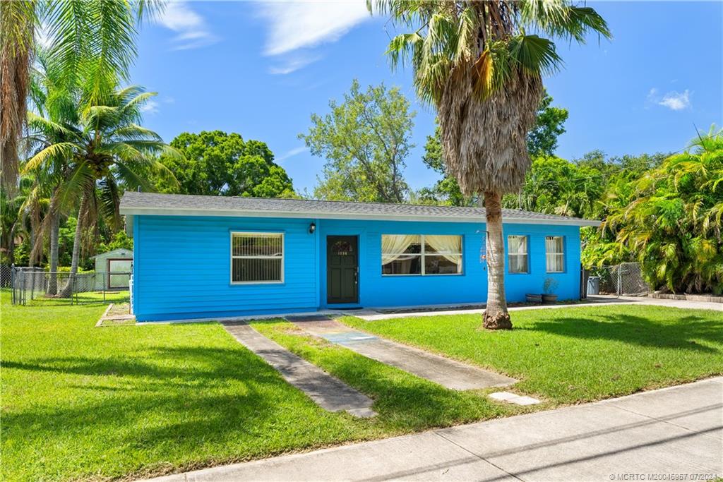 1096 SW All American Blvd
