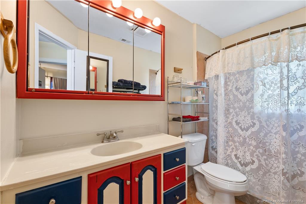 1096 SW All American Blvd