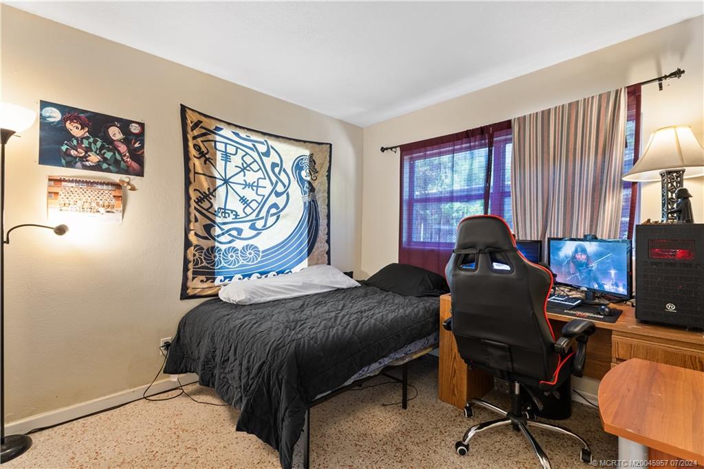 1096 SW All American Blvd