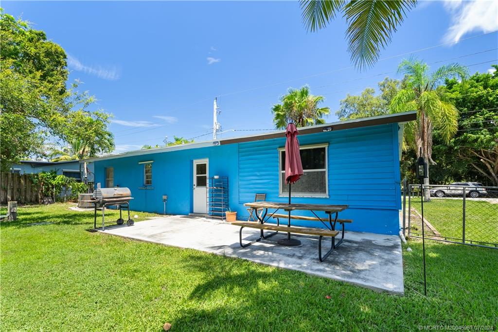 1096 SW All American Blvd