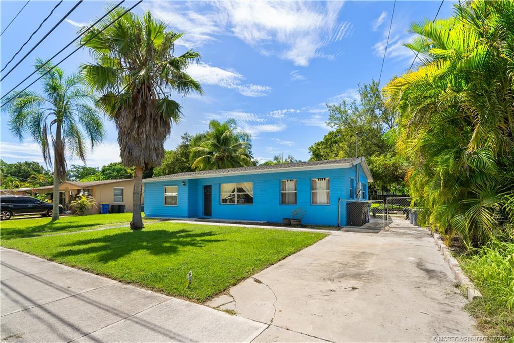 1096 SW All American Blvd